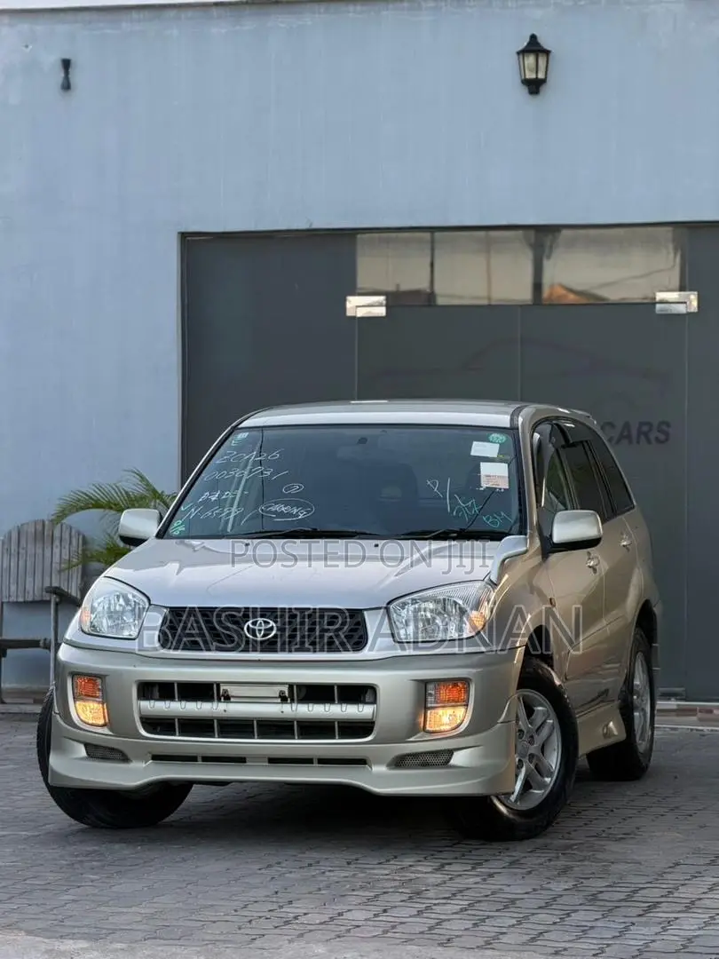 Toyota RAV4 2002 Gold