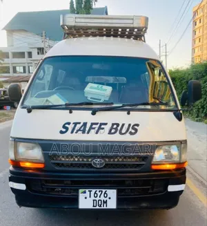 Toyota HiAce 2002 White