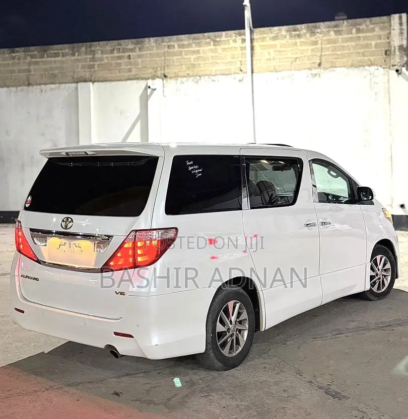Toyota Alphard 2.4 Petrol FWD 2010 White