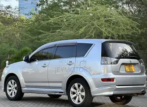 Mitsubishi Outlander 2011 Silver
