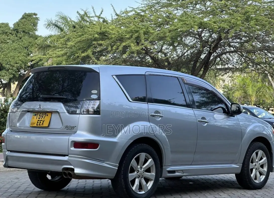 Mitsubishi Outlander 2011 Silver