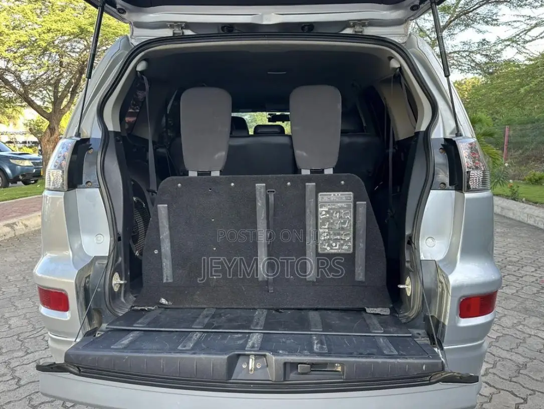 Mitsubishi Outlander 2011 Silver