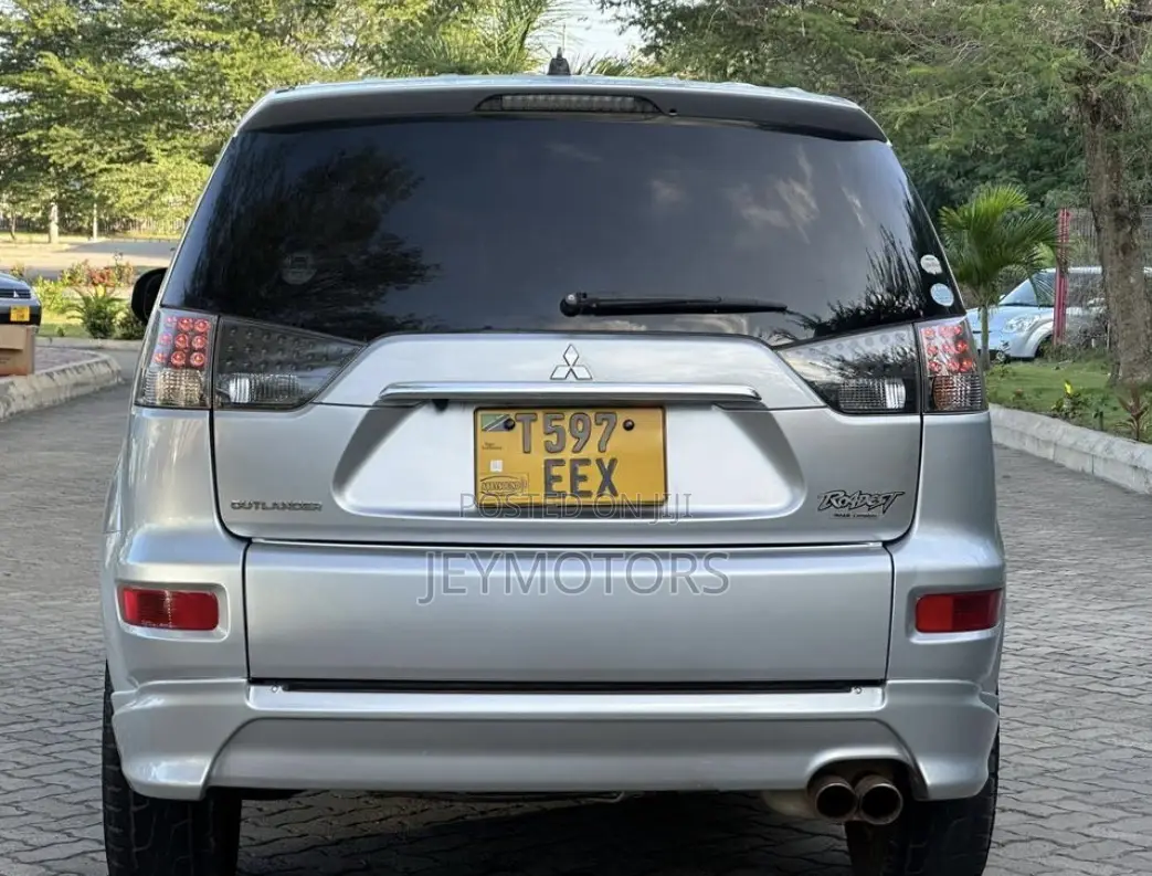 Mitsubishi Outlander 2011 Silver