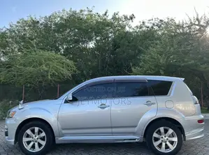 Mitsubishi Outlander 2011 Silver