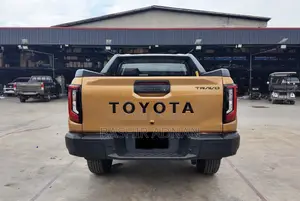 New Toyota Hilux 2025 Orange