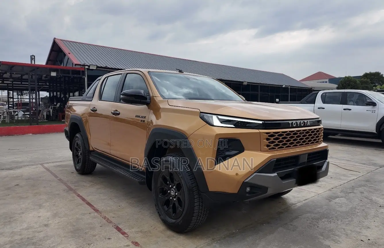 New Toyota Hilux 2025 Orange