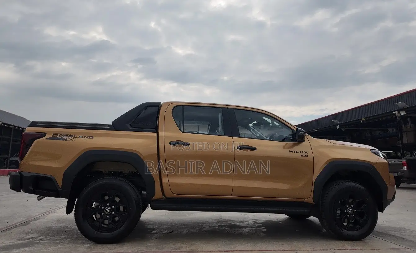 New Toyota Hilux 2025 Orange