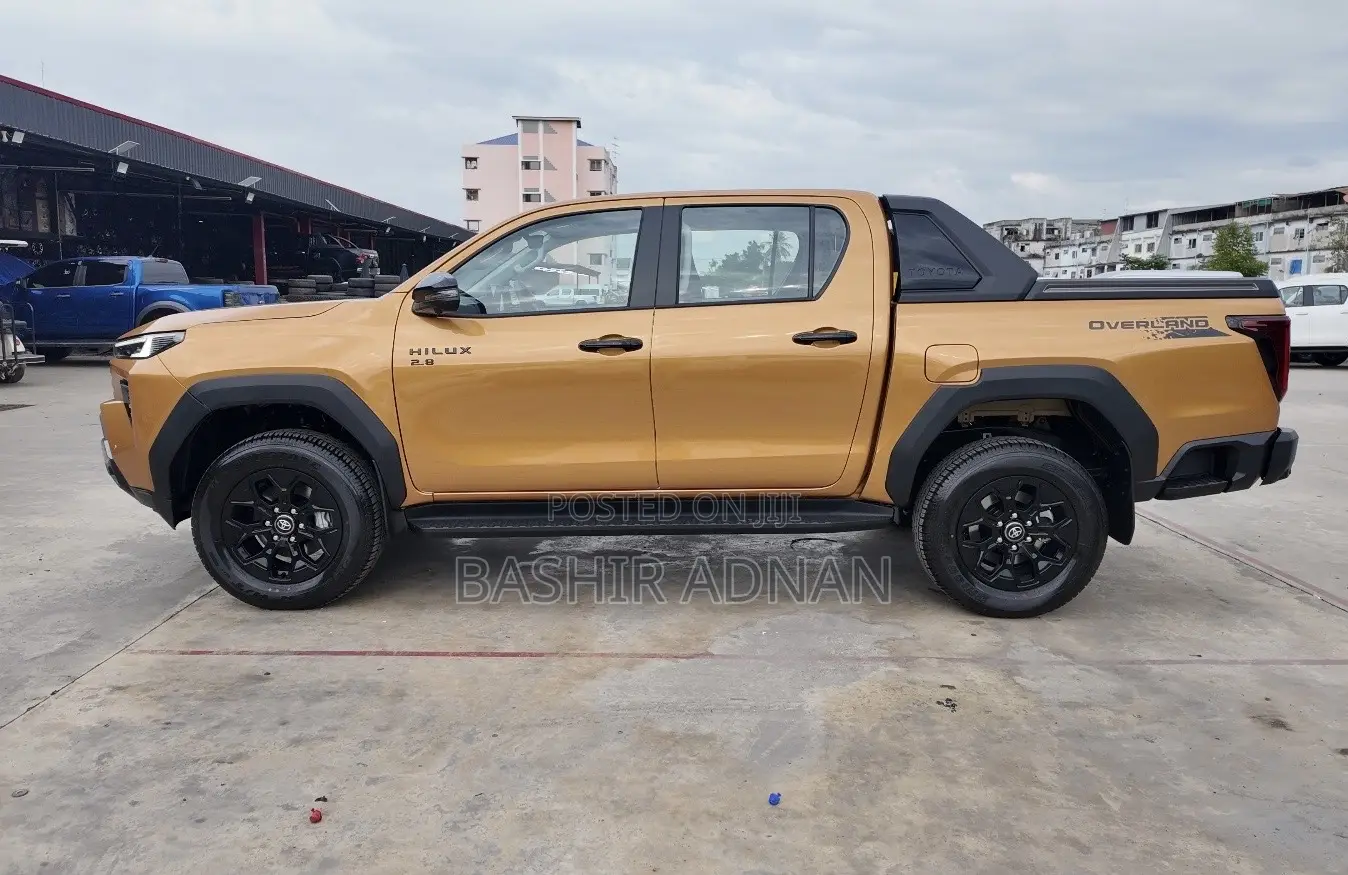 New Toyota Hilux 2025 Orange