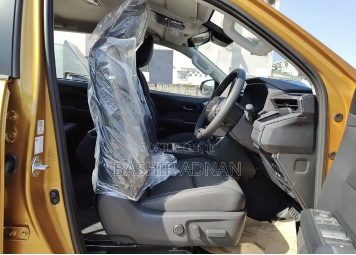 New Toyota Hilux 2025 Orange