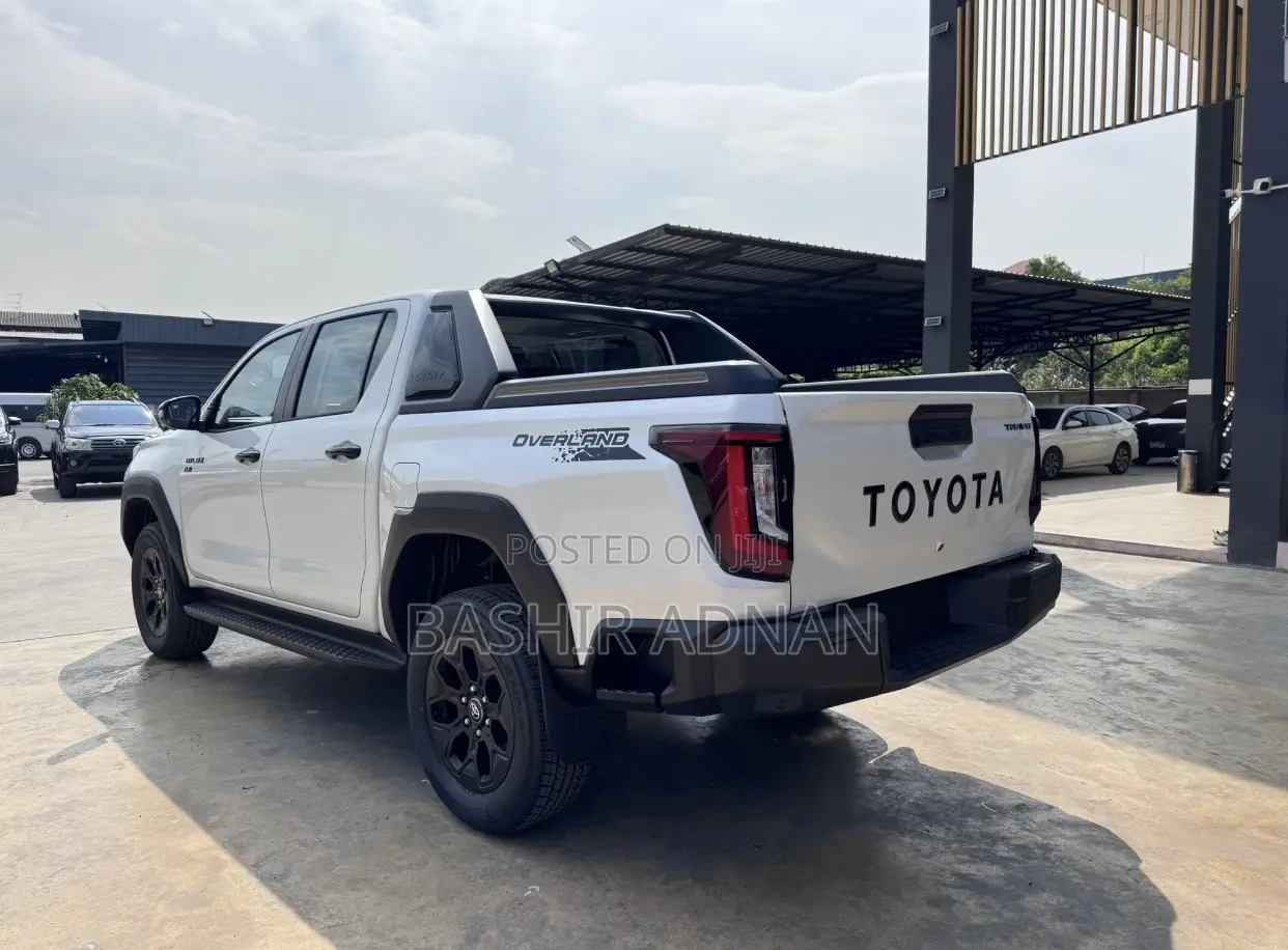New Toyota Hilux 2025 White
