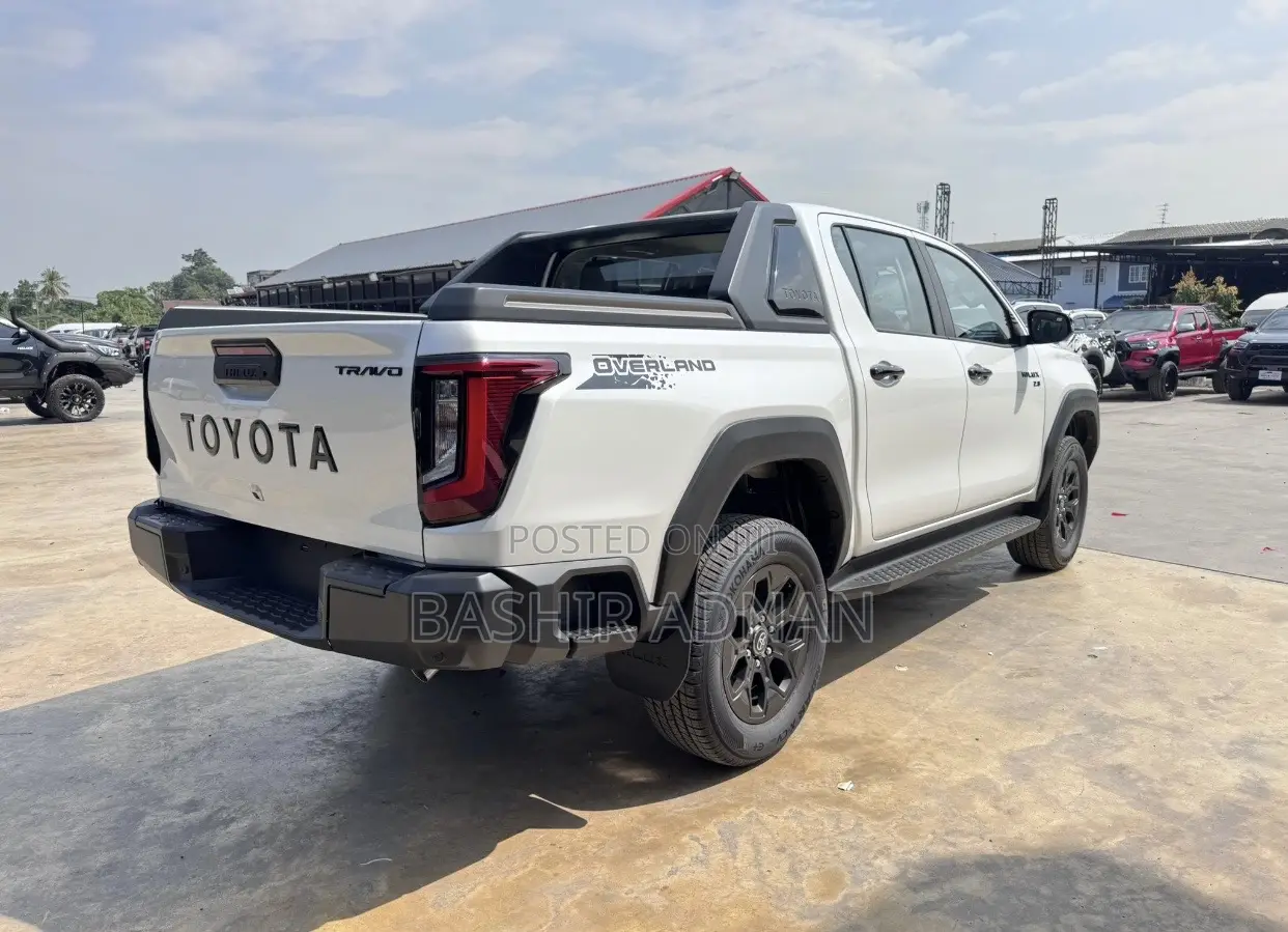 New Toyota Hilux 2025 White