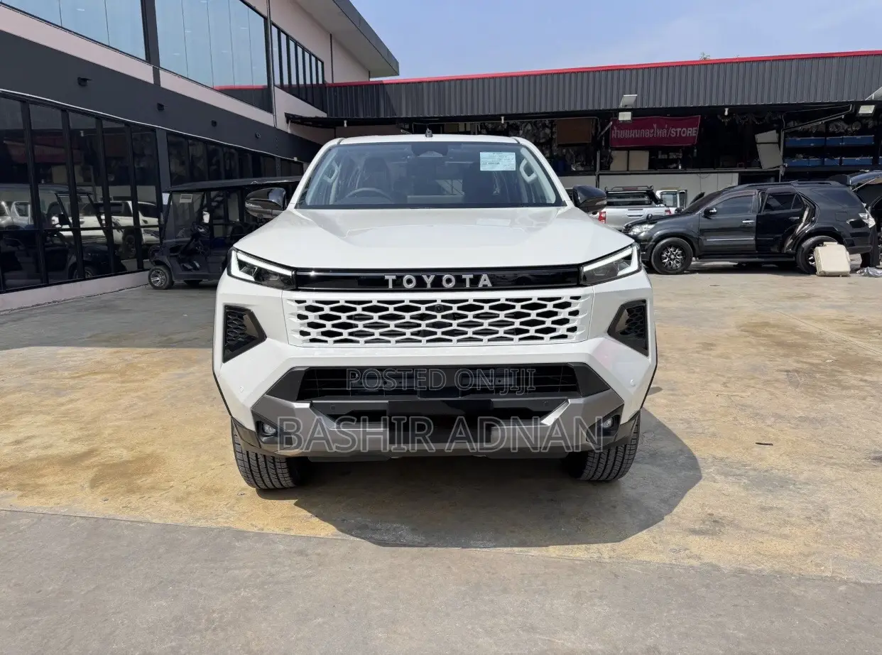 New Toyota Hilux 2025 White