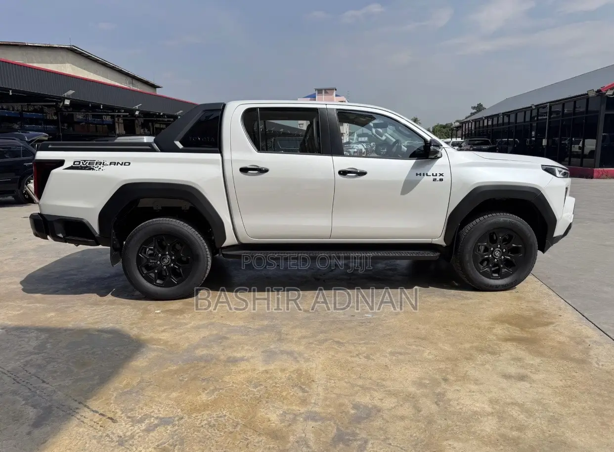 New Toyota Hilux 2025 White