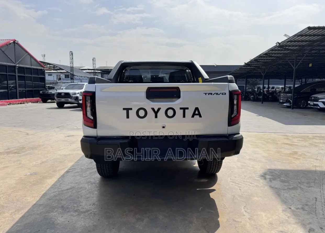 New Toyota Hilux 2025 White