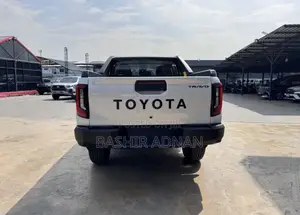 New Toyota Hilux 2025 White