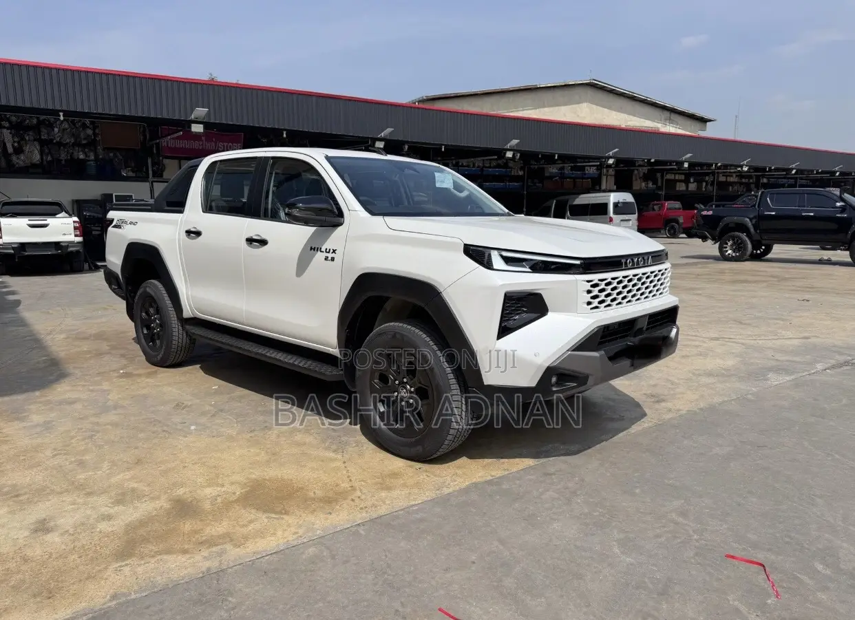 New Toyota Hilux 2025 White
