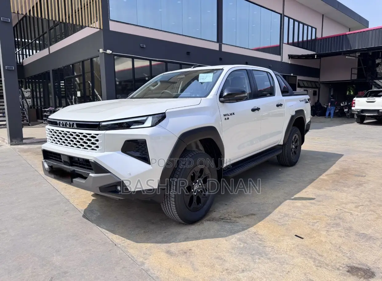 New Toyota Hilux 2025 White