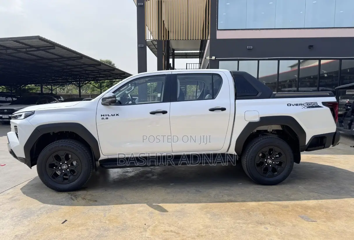 New Toyota Hilux 2025 White