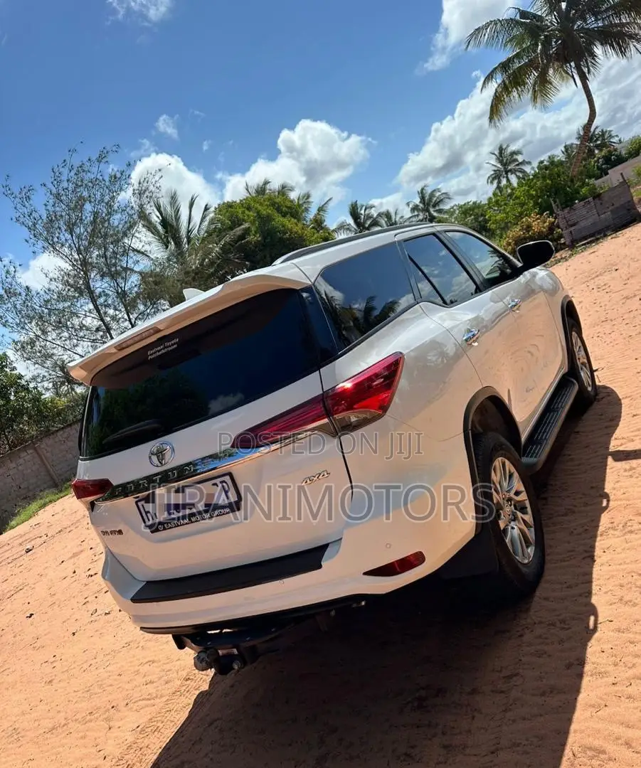 Toyota Fortuner 2.8 D AWD 2023 White
