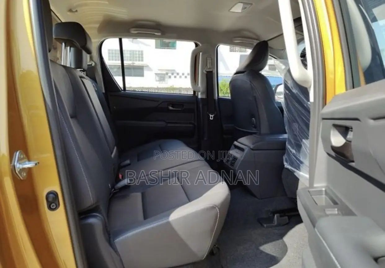 New Toyota Hilux 2025 Orange