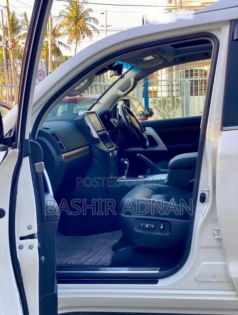 Toyota Land Cruiser 4.6 V8 ZX 2017 White