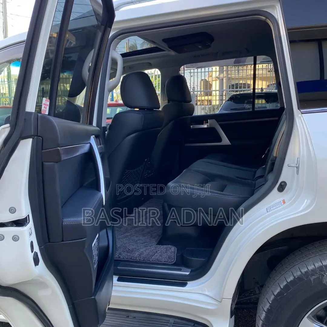 Toyota Land Cruiser 4.6 V8 ZX 2017 White