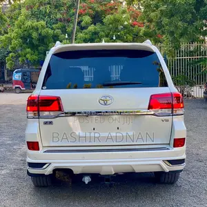Toyota Land Cruiser 4.6 V8 ZX 2017 White