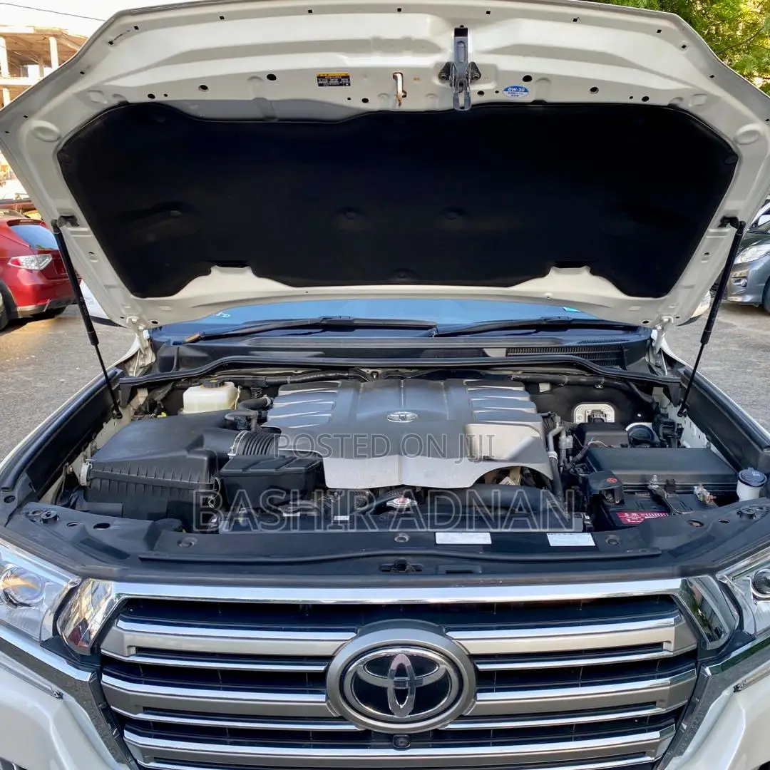 Toyota Land Cruiser 4.6 V8 ZX 2017 White