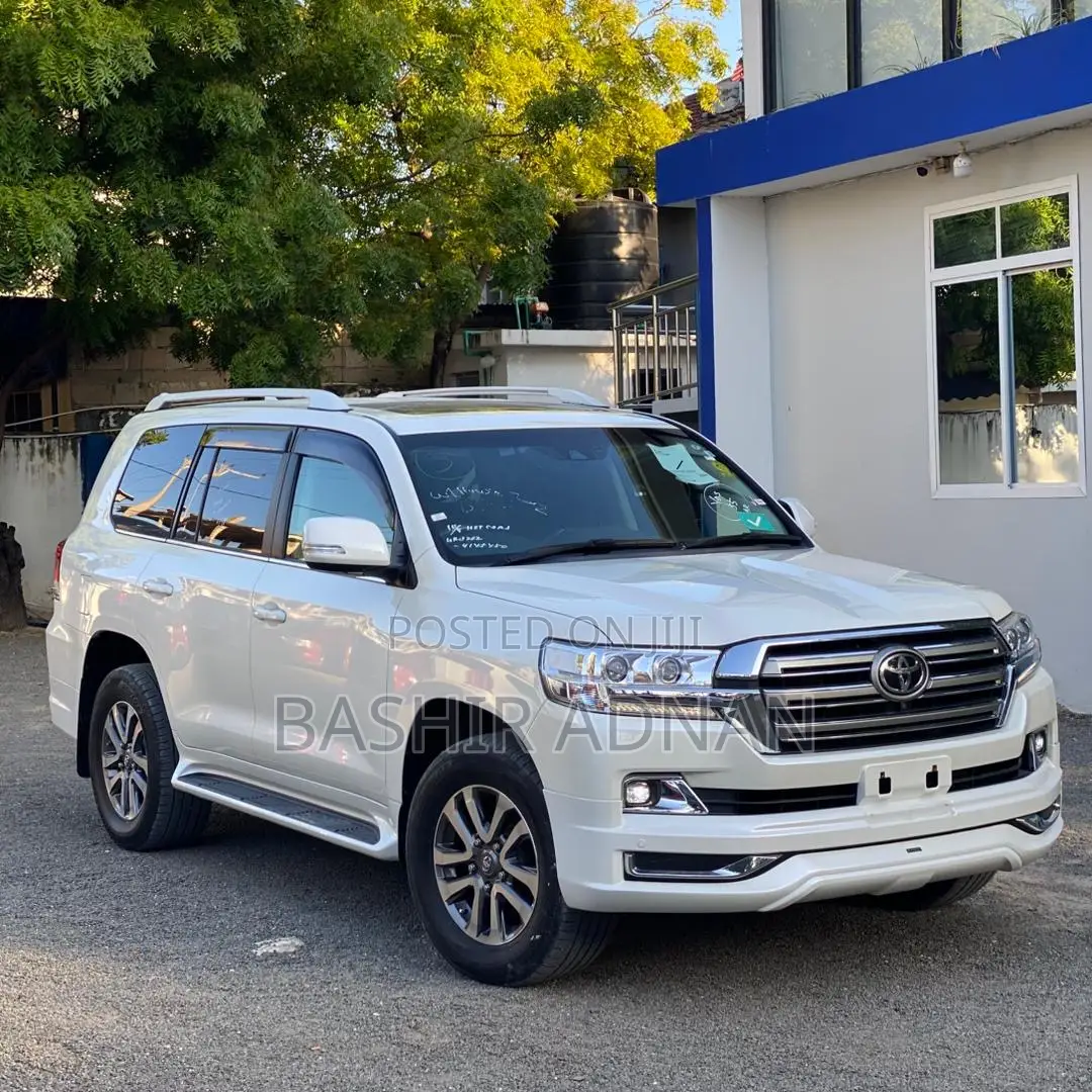 Toyota Land Cruiser 4.6 V8 ZX 2017 White