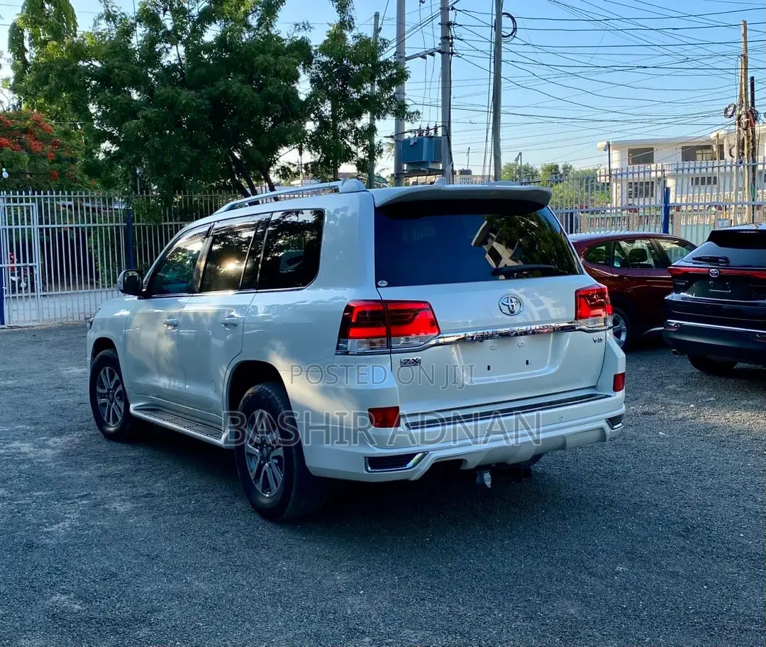 Toyota Land Cruiser 4.6 V8 ZX 2017 White