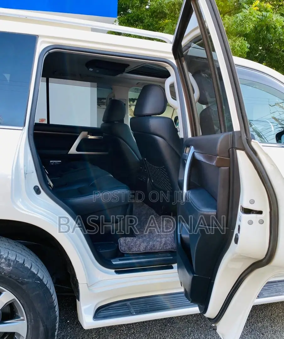 Toyota Land Cruiser 4.6 V8 ZX 2017 White