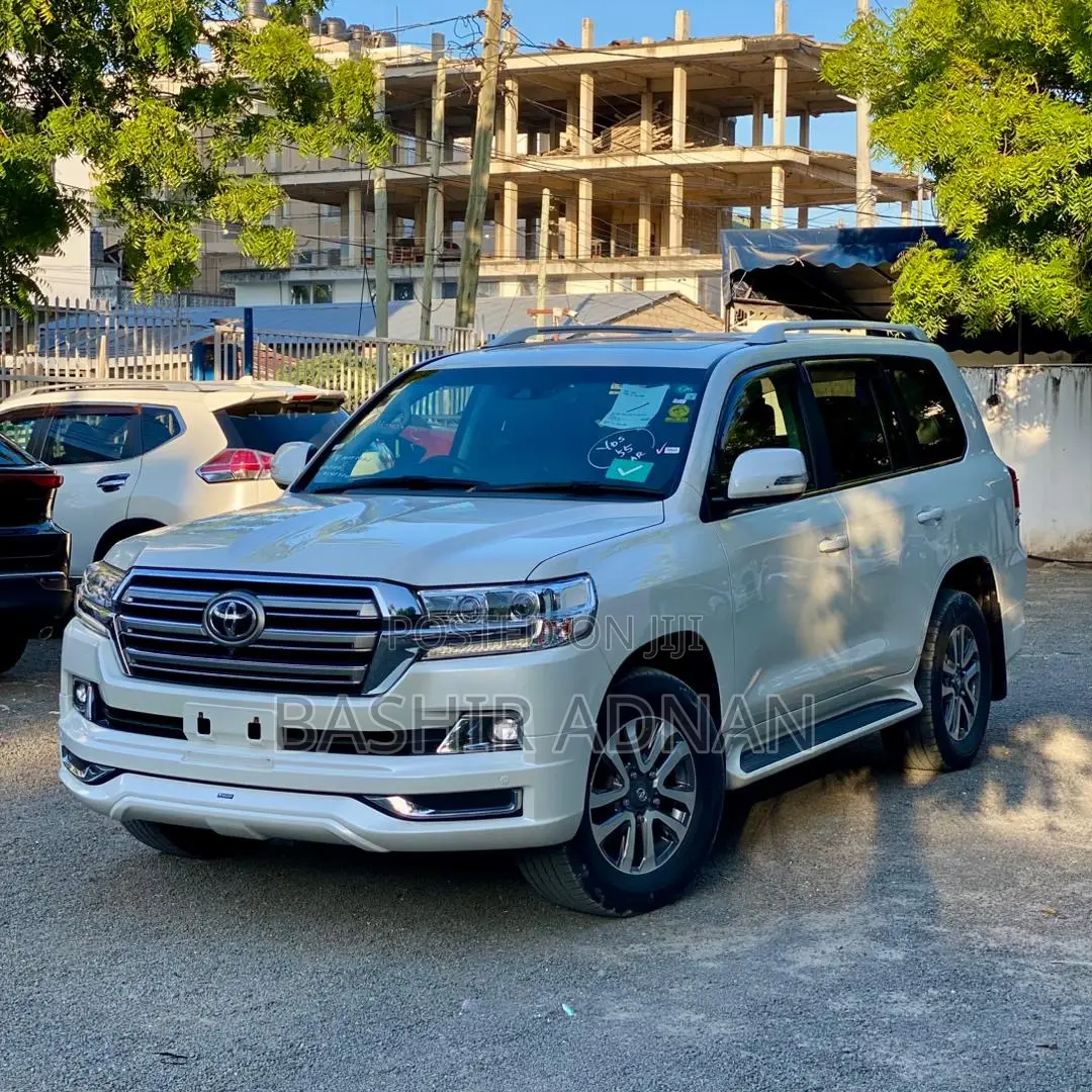 Toyota Land Cruiser 4.6 V8 ZX 2017 White
