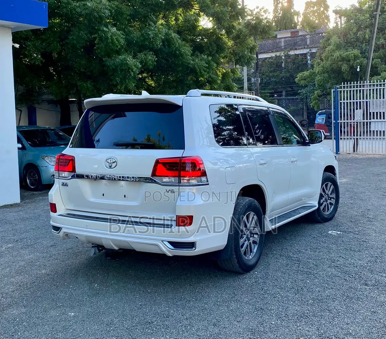 Toyota Land Cruiser 4.6 V8 ZX 2017 White