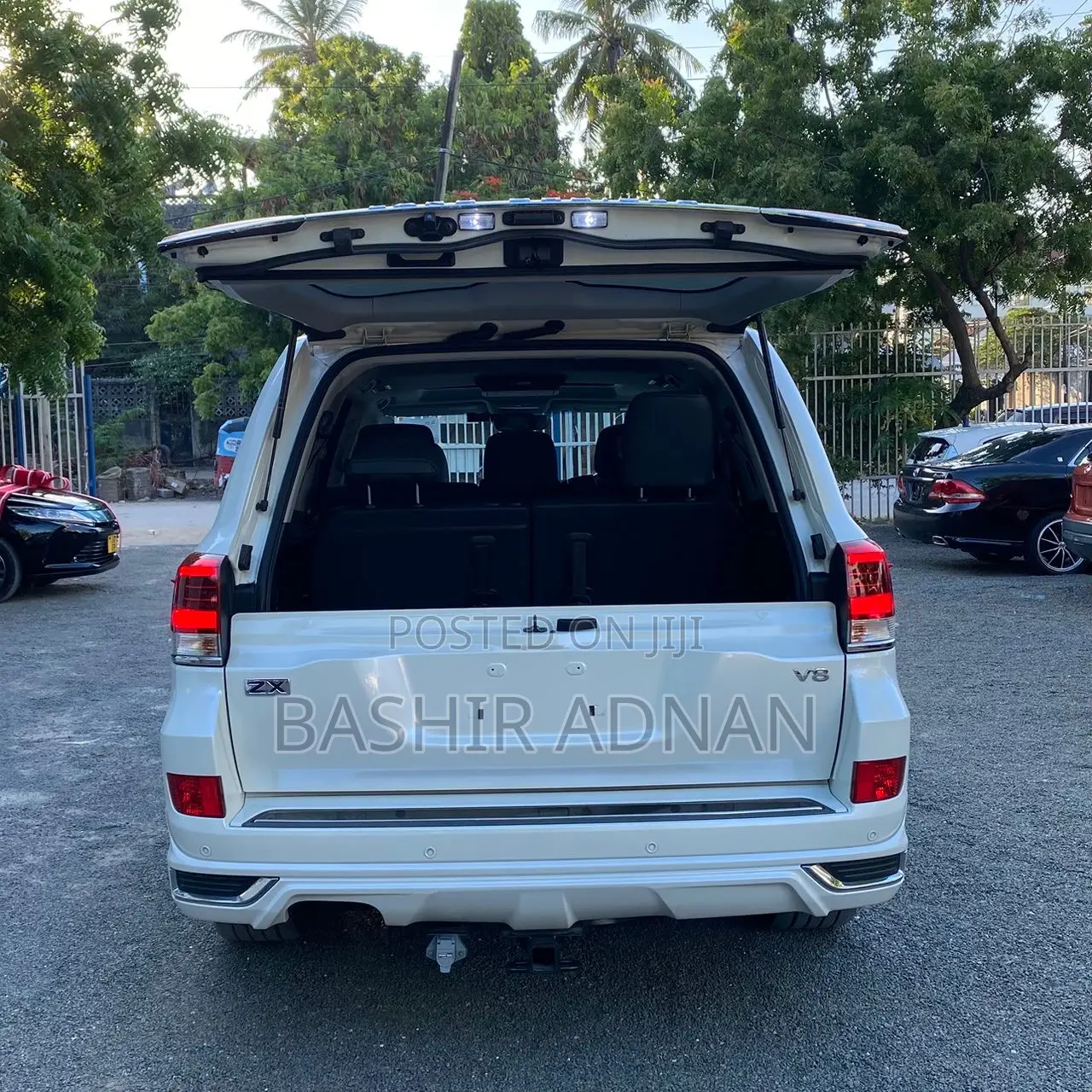 Toyota Land Cruiser 4.6 V8 ZX 2017 White