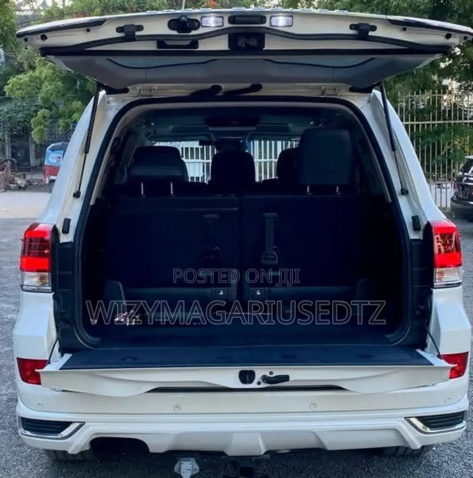 Toyota Land Cruiser 4.6 V8 AX G Selection 2017 Off white