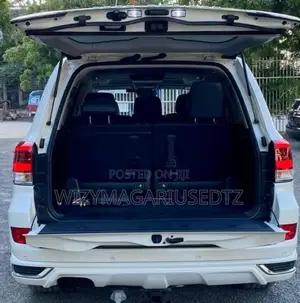 Toyota Land Cruiser 4.6 V8 AX G Selection 2017 Off white