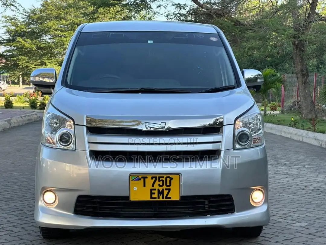 Toyota Noah 2008 Silver