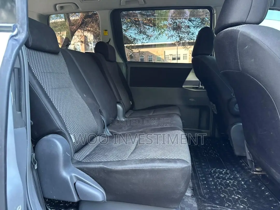Toyota Noah 2008 Silver