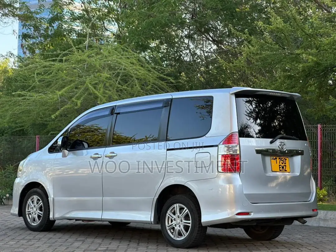 Toyota Noah 2008 Silver