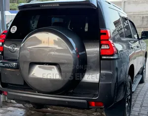 Toyota Land Cruiser Prado 2021 Gray