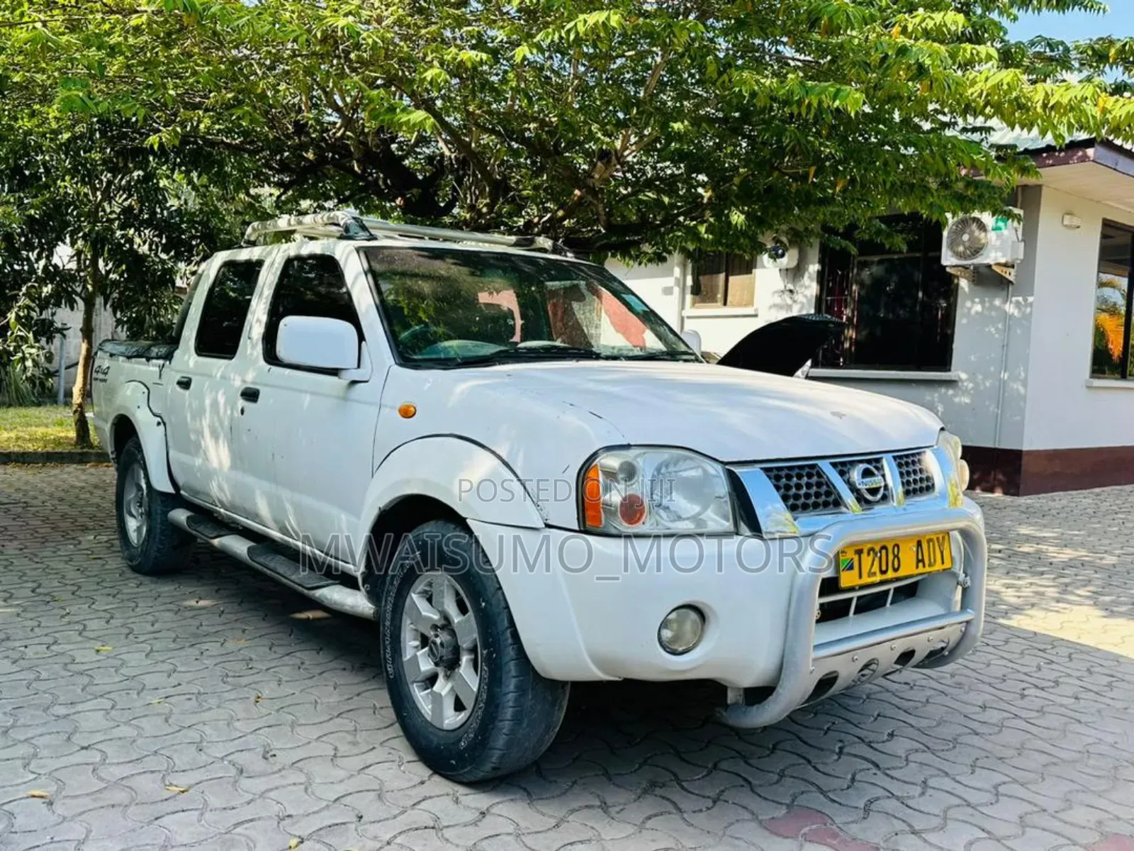 Nissan Hardbody 2009 White