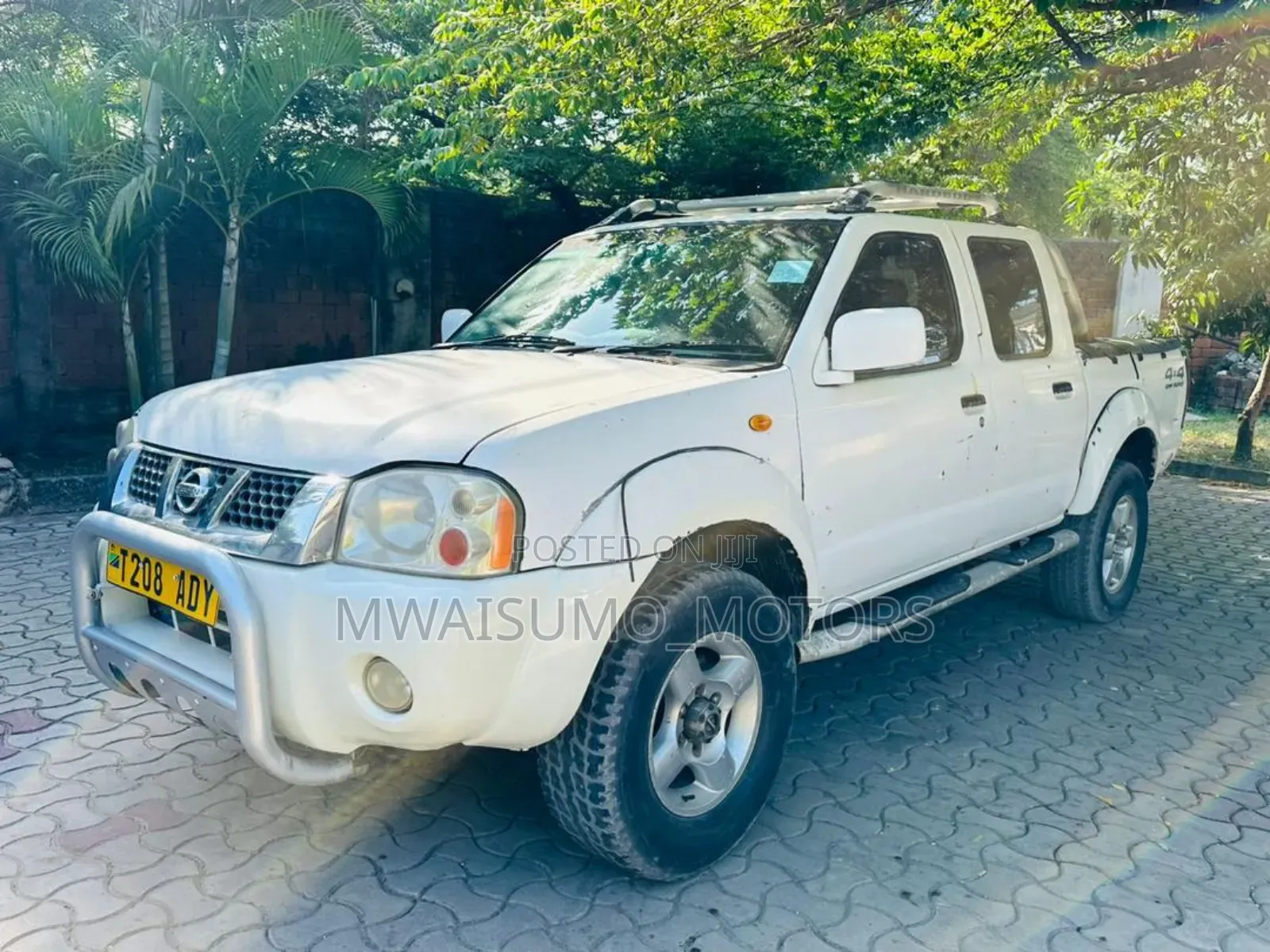 Nissan Hardbody 2009 White