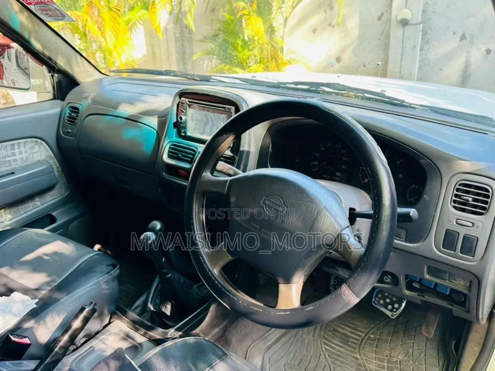 Nissan Hardbody 2009 White