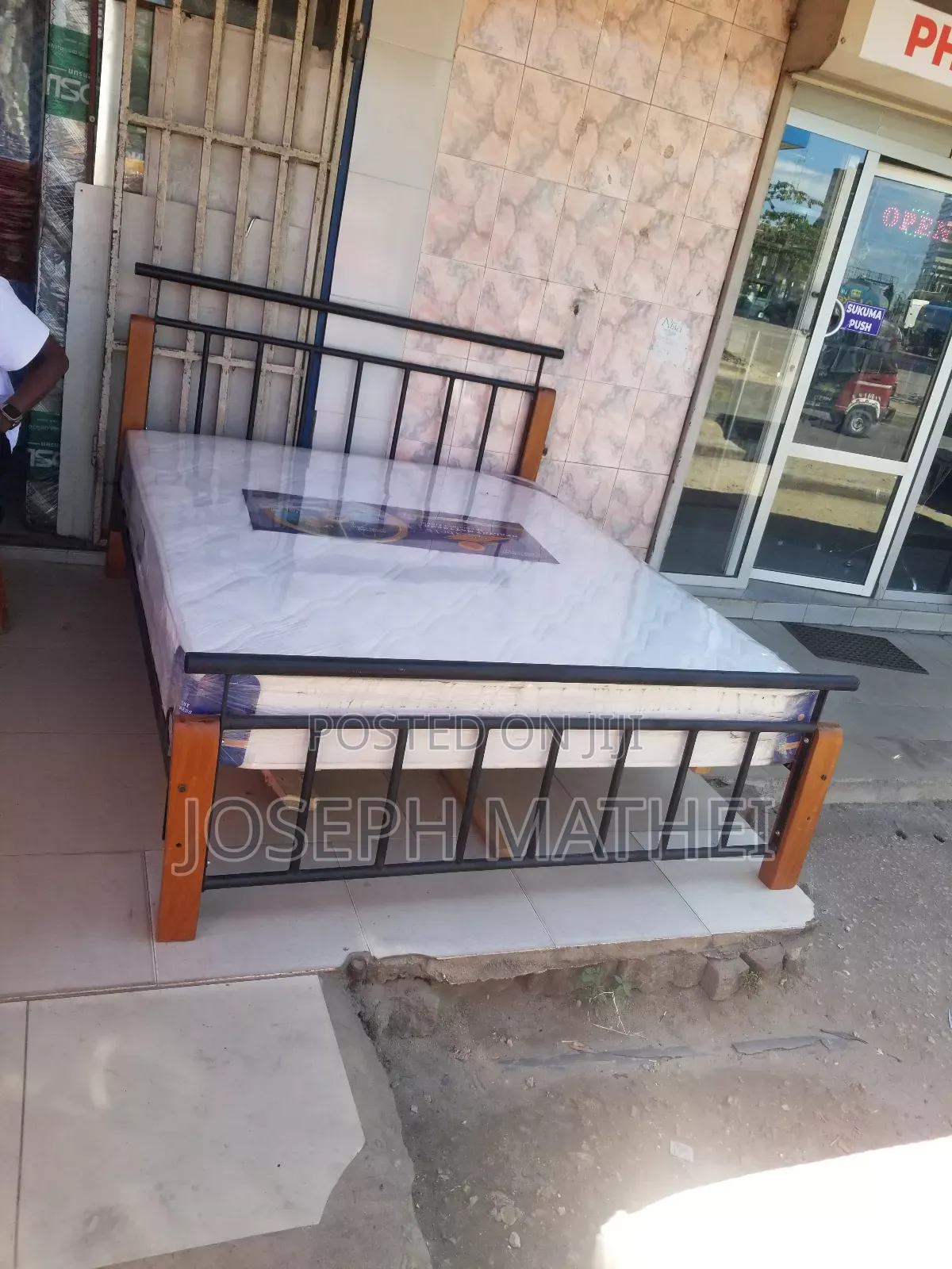 Bed Mix Wood and Metal +Otthopedic Mattress 5x6 Inch 8