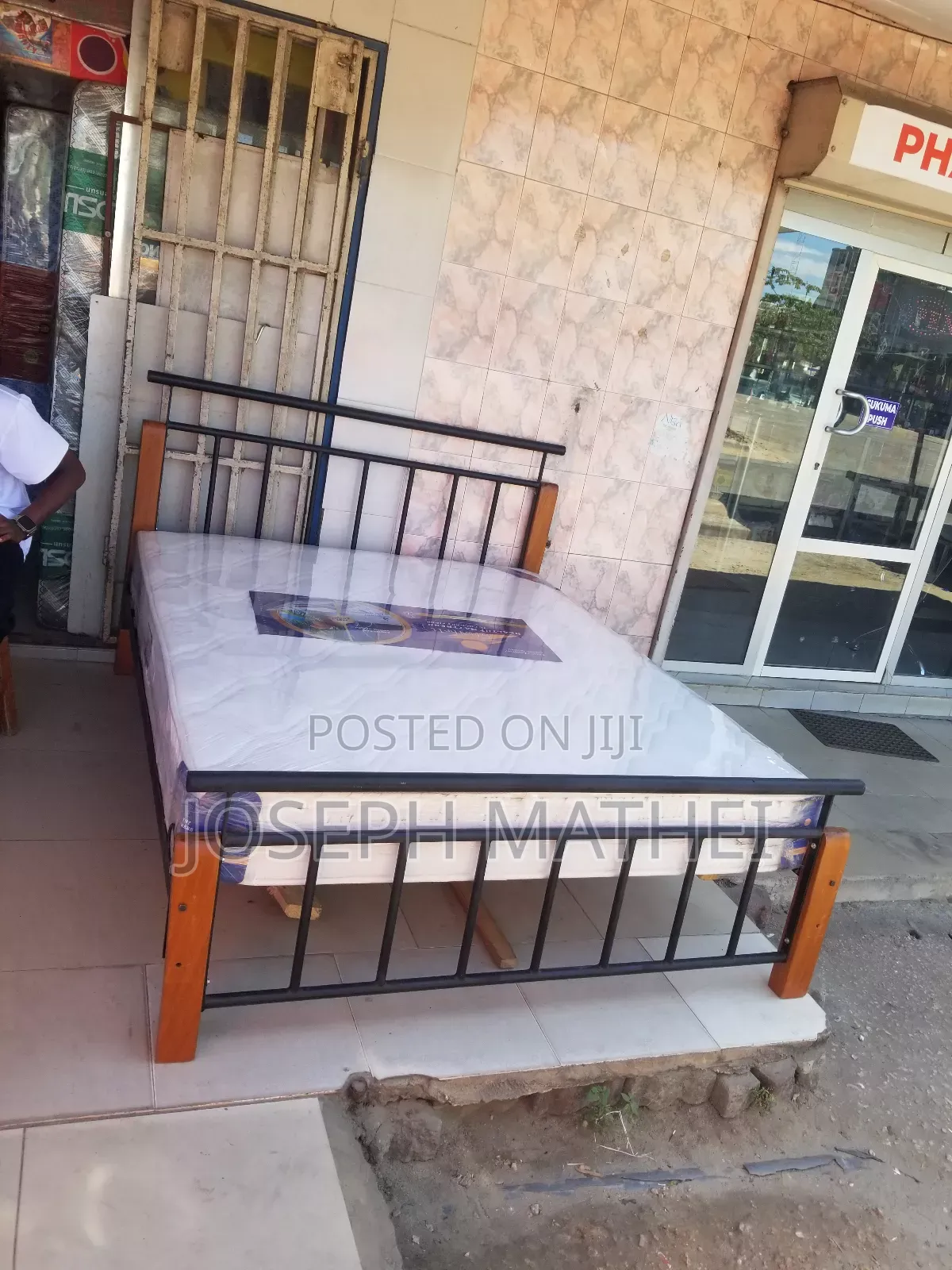 Bed Mix Wood and Metal +Otthopedic Mattress 5x6 Inch 8