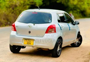 Toyota Vitz 2004 Silver