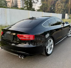 Audi A5 2.0T Premium 2011 Black