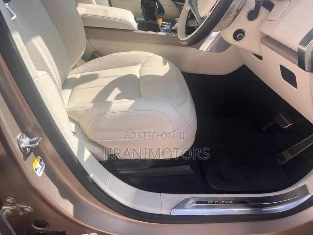Land Rover Range Rover Vogue 2024 Gold
