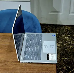 New Laptop HP OmniBook 5 Flip 8GB Intel Core i5 SSD 512GB