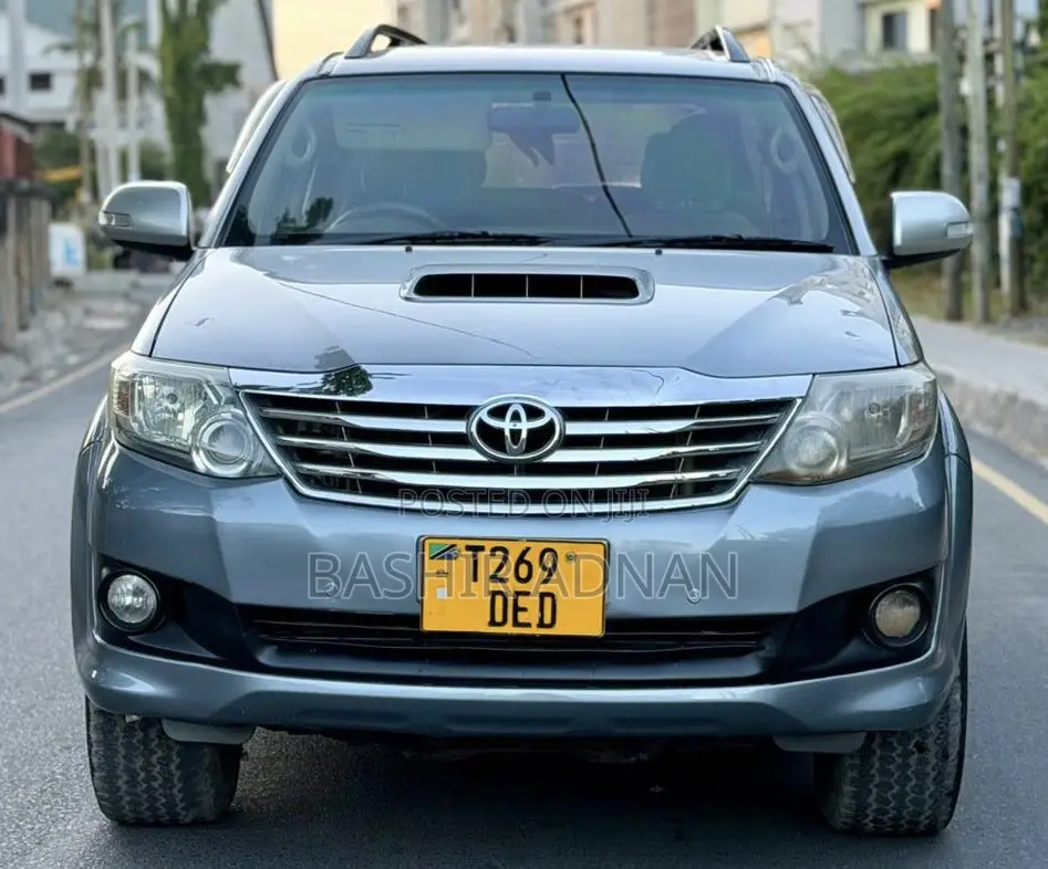 Toyota Fortuner 2.5 D RWD 2013 Gray